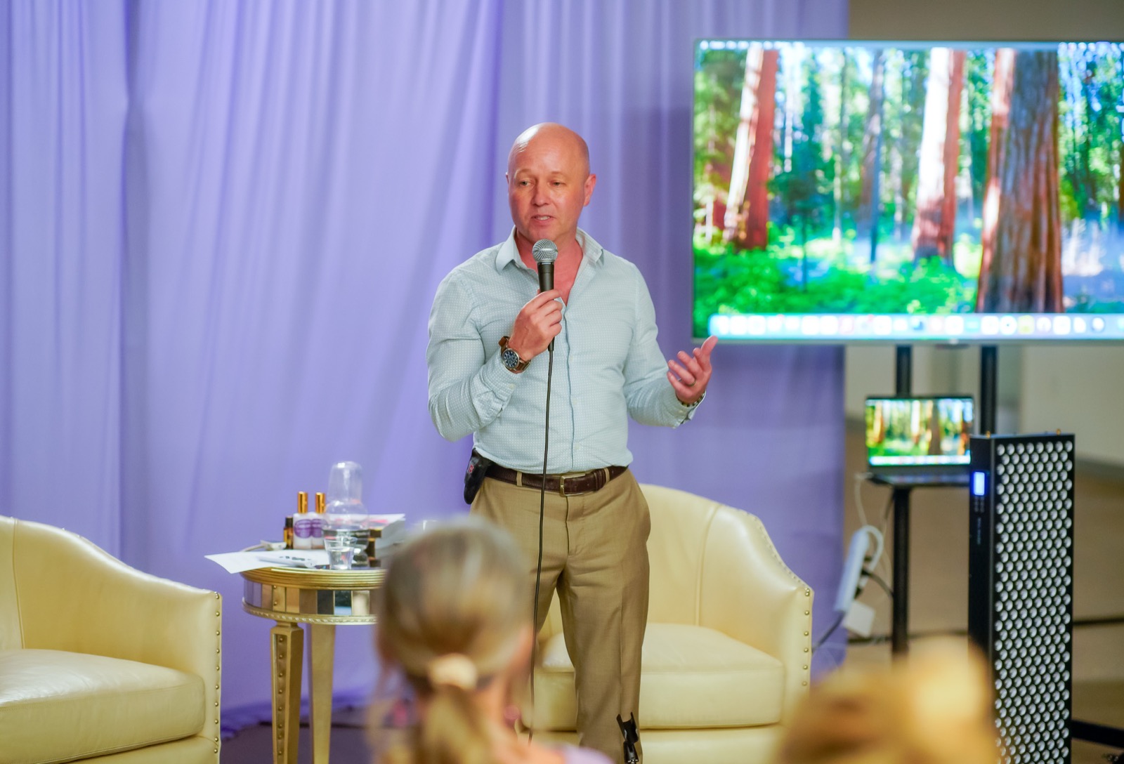 Teig presenting beneath the sequoia forest scene