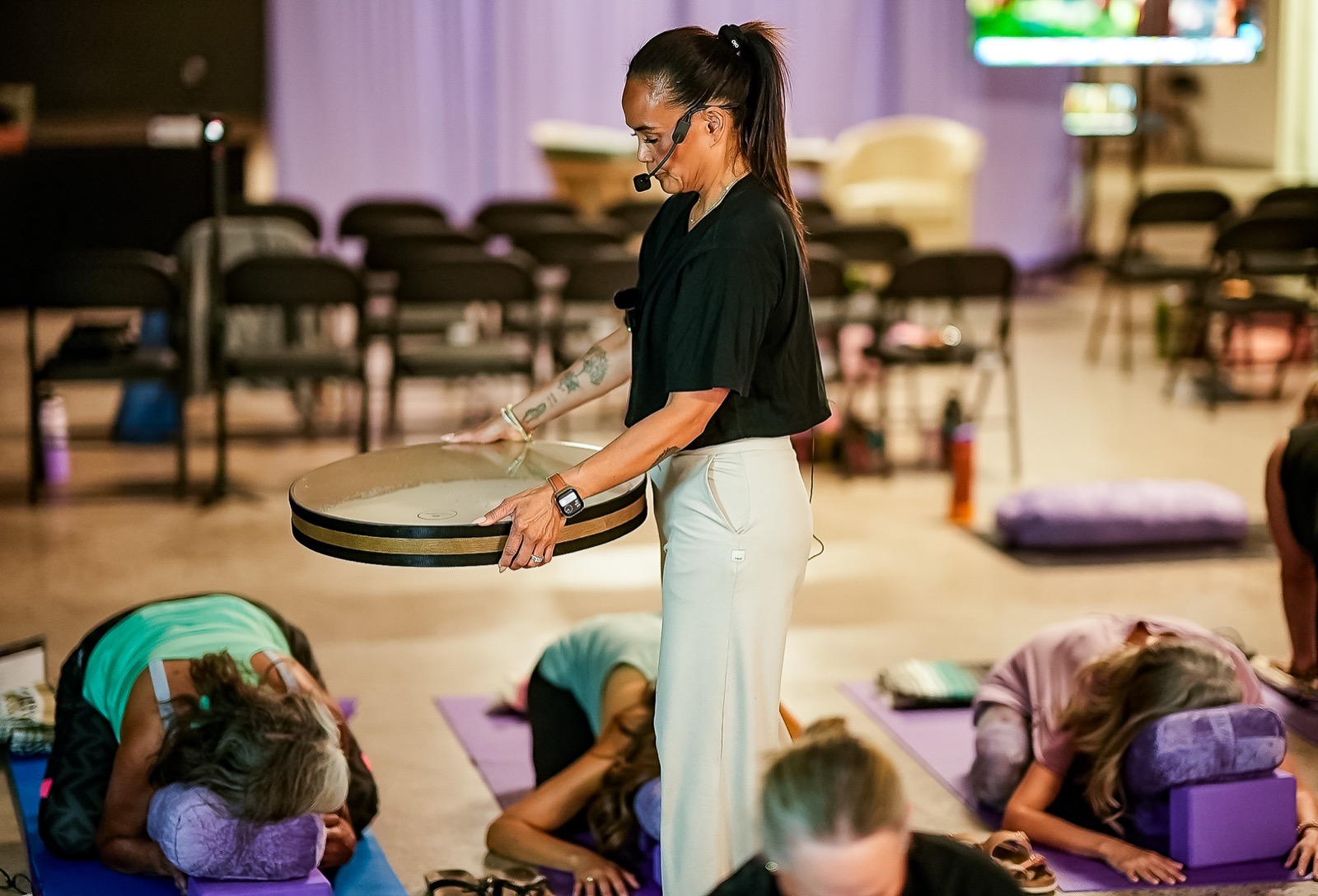 The ocean drum passes over resting guests